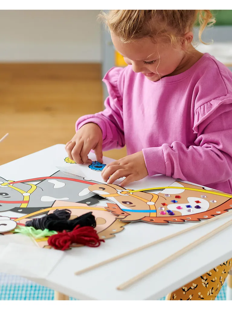 MyToys COLLECTION Spielwaren Playbox Steckenpferde Bunt Mit Zubehör Papier-Bastelsets Basteln & Kreativitätsspielzeug HK22 Pferde Basteln, Bastelpferde, Hobbyhorse Basteln, Papppferd , Papppferd, Papierpferde, Pferd Mit Stab Blackoffer2022 Artikelhigh... - Image 2